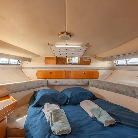 Nuit Insolite Sur Un Bateau * Χάβρη